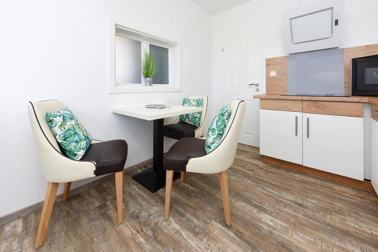 Haus Zur Moewe Mit Fruehstuecksoption Apartment Bensersiel Bagian luar foto