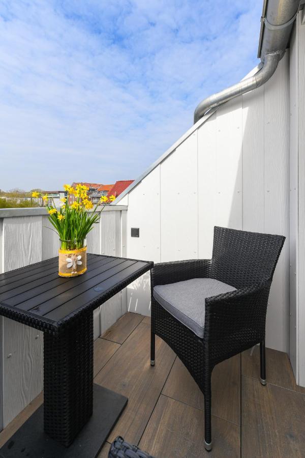 Haus Zur Moewe Mit Fruehstuecksoption Apartment Bensersiel Bagian luar foto